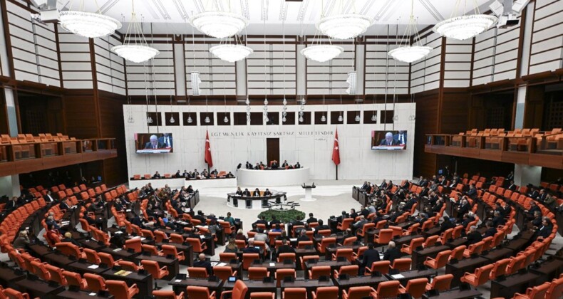 Emekliye bayram ikramiyesi düzenlemesi Meclis’te