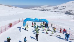 Erciyes’te Diplomatik Kayak ve Snowboard Yarışı yapıldı