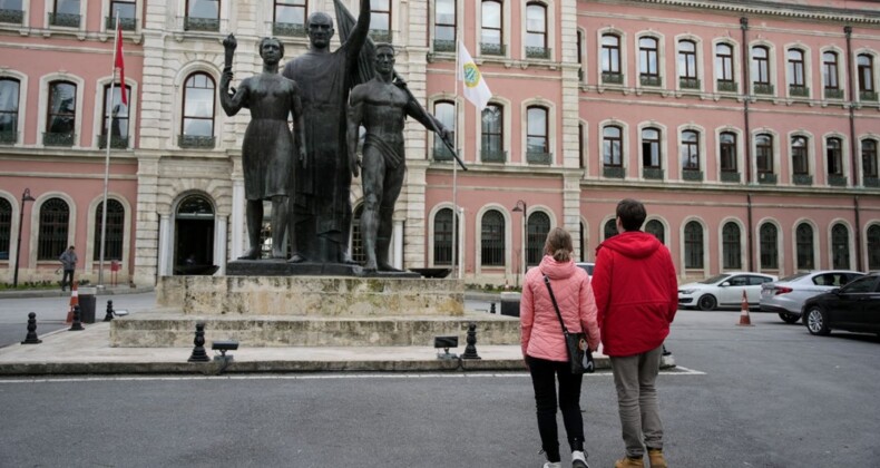 Öğrencilerden ziyaret iznine tepki | İstanbul Üniversitesi’nden açıklama