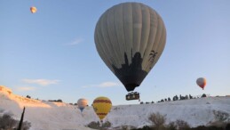Pamukkale, sıcak hava balon turlarıyla da turist çekiyor
