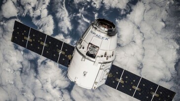 SpaceX, 100 Starlink uydusunu hurdaya çıkarıyor