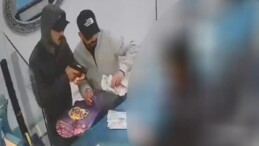Bağcılar’da döviz bürosundaki silahlı soygun kamerada