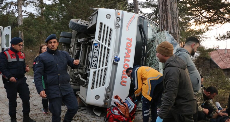 Bolu’da minibüs devrildi: 14 yaralı