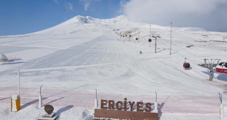 Erciyes Dağı’na kar yağdı