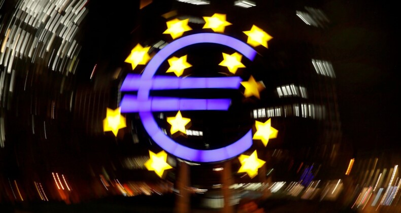 Euro Bölgesi ekonomisi geçen yılın son çeyreğinde büyümedi