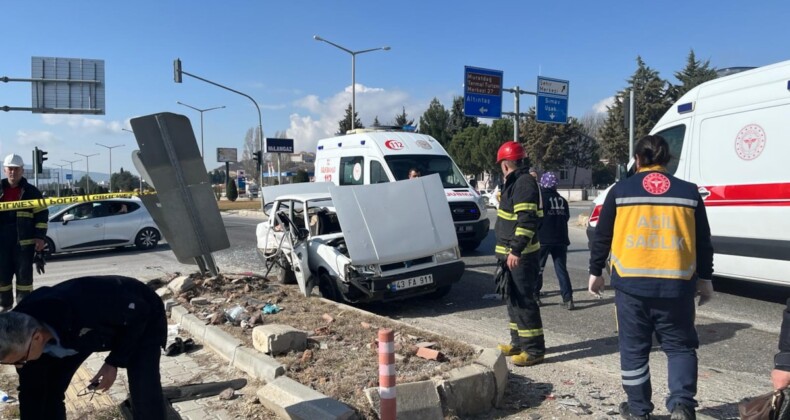 Feci kaza aileleri parçaladı: 3 ölü 2 yaralı