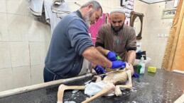 Gazze’de trajedinin resmi: Filistinli çocuk bir deri bir kemik halde öldü