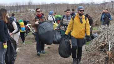 Hevsel Bahçeleri’nde 1 kamyonet çöp toplandı