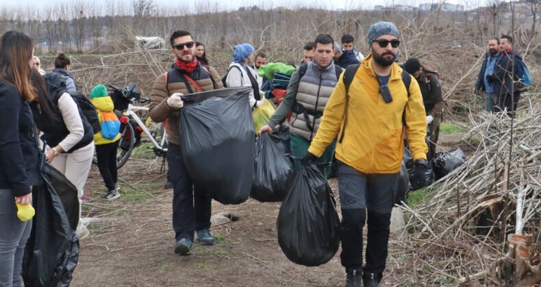 Hevsel Bahçeleri’nde 1 kamyonet çöp toplandı