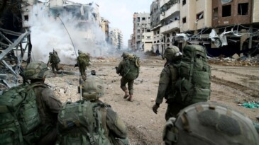 İsrail, Gazze’yi karadan ve havadan bombaladı