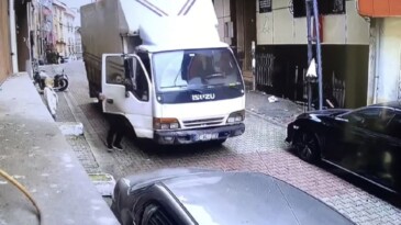 Kamyonet kayarak 6 araca çarptı… Durdurmak isterken sıkıştı!