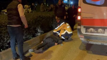Kaza yapan araç savruldu, motosikletli hayatını kaybetti