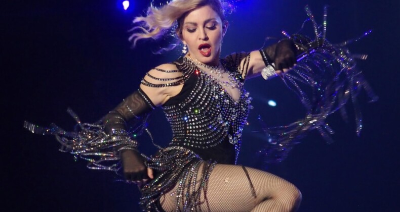 Madonna’dan şoke eden hareket: Tekerlekli sandalyedeki hayranını azarladı