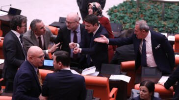 Meclis’te el hareketi tartışması