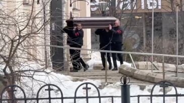Navalni için Moskova’da gergin cenaze töreni