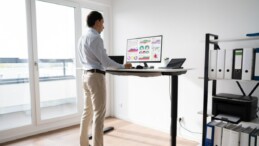 Ofis çalışanları dikkat: Ayakta çalışma masaları işe yarıyor mu?
