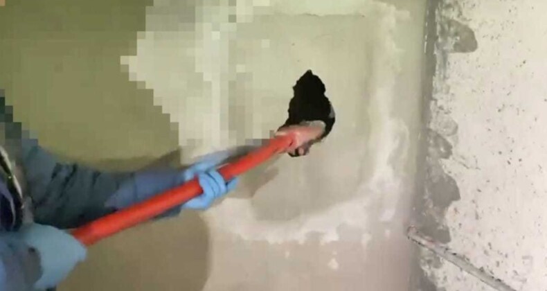 Polis duvarı balyozla kırdı, içinden çıkanlara inanamadı