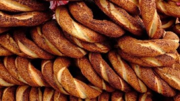 Simit yiyen genç kız yoğun bakıma kaldırıldı