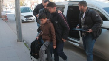 Tarihi camiyi soyan çocuklar yakalandı