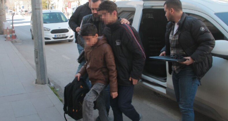 Tarihi camiyi soyan çocuklar yakalandı