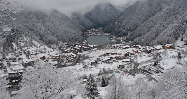Trabzon’un yüksek kesimleri beyaza büründü