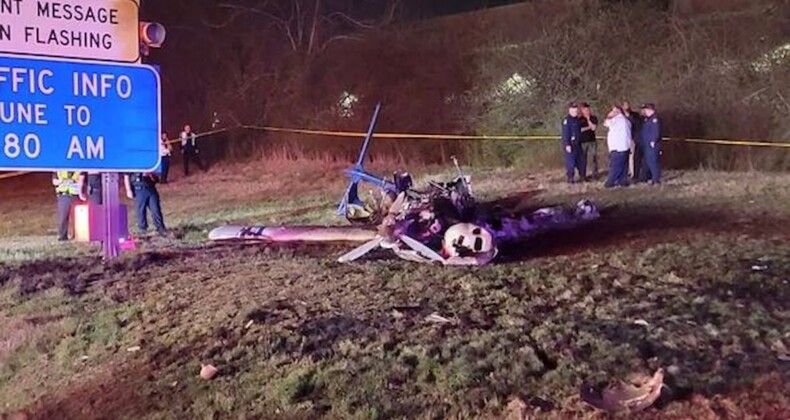 Uçak otoyol yakınına düştü, mürettebat öldü