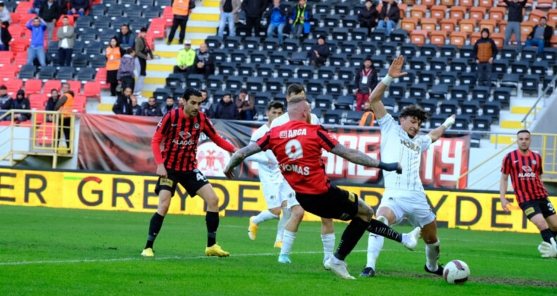 Ahlatcı Çorum FK ile Manisa FK arasında yedi gollü maç