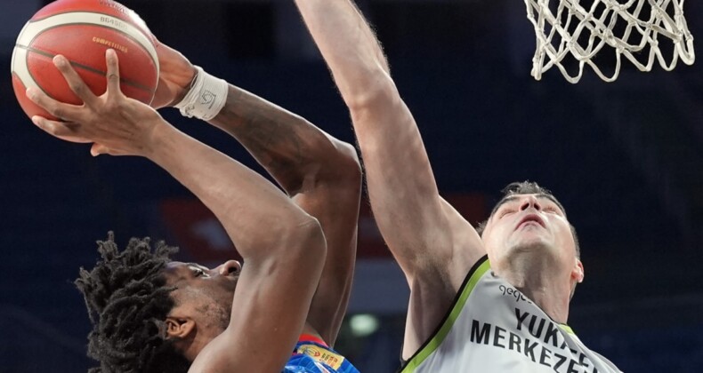 Anadolu Efes Yukatel Merkezefendi Belediyesi Basket’i mağlup etti