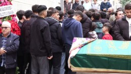 Annesini ve kız kardeşini öldürüp intihar etmişti: Tabutuna sırt döndüler