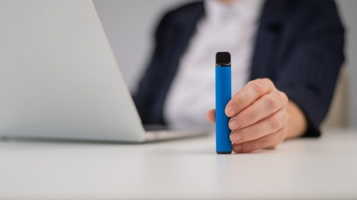 Diş hekimi uyardı: E-sigara ve nikotin sakızlarına dikkat