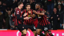 Enes Ünal’lı Bournemouth, Luton Town’ı 4-3 yenerek tarihi geri dönüşe imza attı