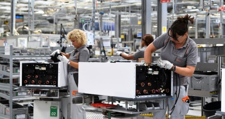 Euro Bölgesi’nde sanayi üretimi ocakta sert düştü