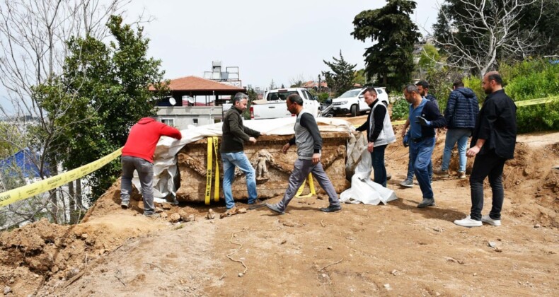 Evin bahçesinde lahit bulundu