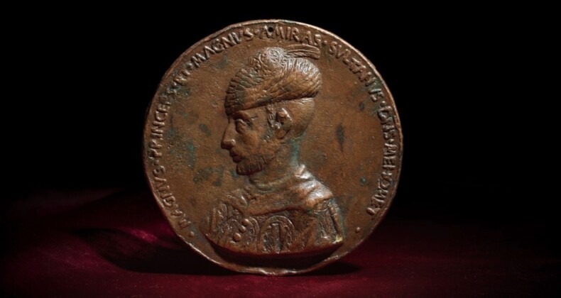 Fatih Sultan Mehmet’in tılsımlı madalyonu rekor fiyata satışa çıkıyor