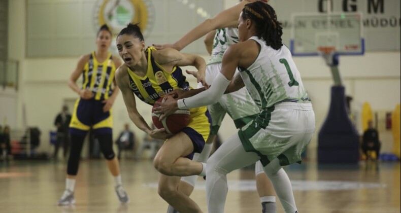 Fenerbahçe Alagöz Holding namağlup lider tamamladı
