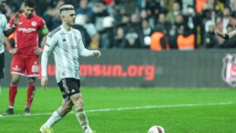 Mert Günok Beşiktaş’a penaltı kazandırdı Milot Rashica inanılmaz bir hata yaptı