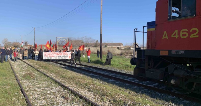 NATO’ya ait tankları taşıyan tren durduruldu
