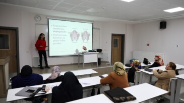 ‘Öğrenmenin yaşı olmaz’ diyerek 60 yaşında üniversiteli oldular