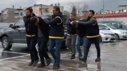 Silahla alıkoyup banka hesaplarını boşalttılar
