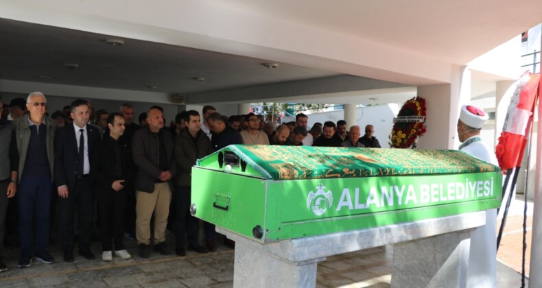 Tribünde rahatsızlanıp hayatını kaybeden Galatasaray taraftarı toprağa verildi
