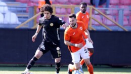 Ümraniyespor Adanaspor’u son üç dakikada geçti
