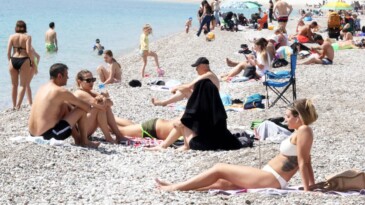 Antalya’da oyunu kullanan sahile koştu