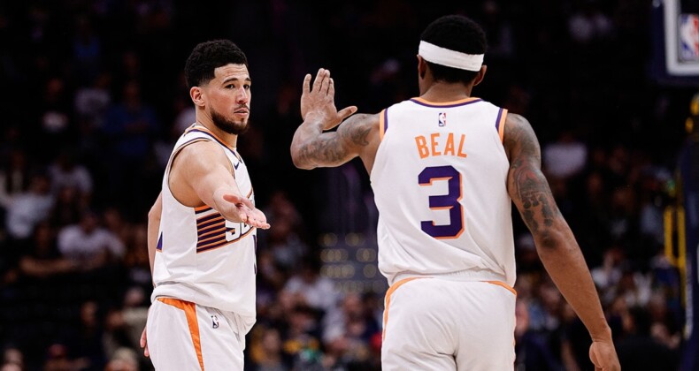 Devin Booker’ın 52 sayılık performansı Phoenix Suns’ı zaferine taşıdı