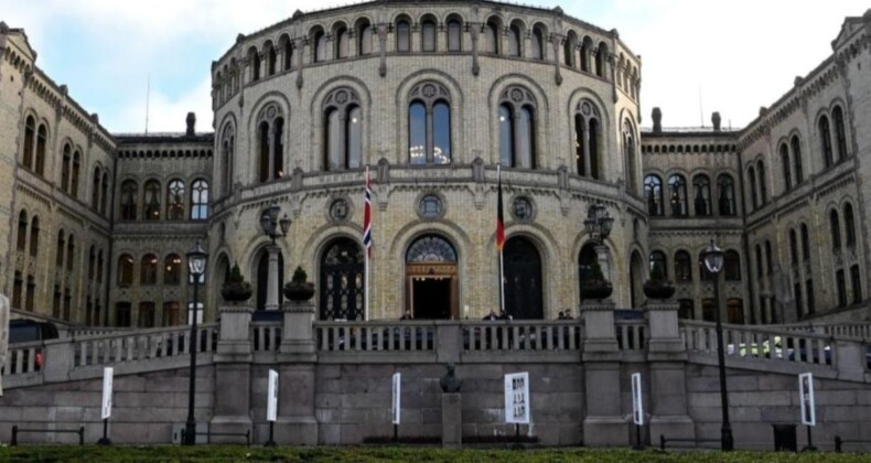 Norveç Parlamentosu’nda bomba ihbarı