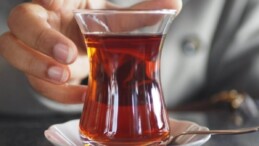 Çayı yanlış içmek hayati risk taşıyor: Uzmanlardan uyarı! Gırtlak ve yemek borusu kanserine yol açabilir