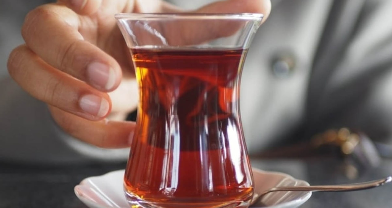 Çayı yanlış içmek hayati risk taşıyor: Uzmanlardan uyarı! Gırtlak ve yemek borusu kanserine yol açabilir