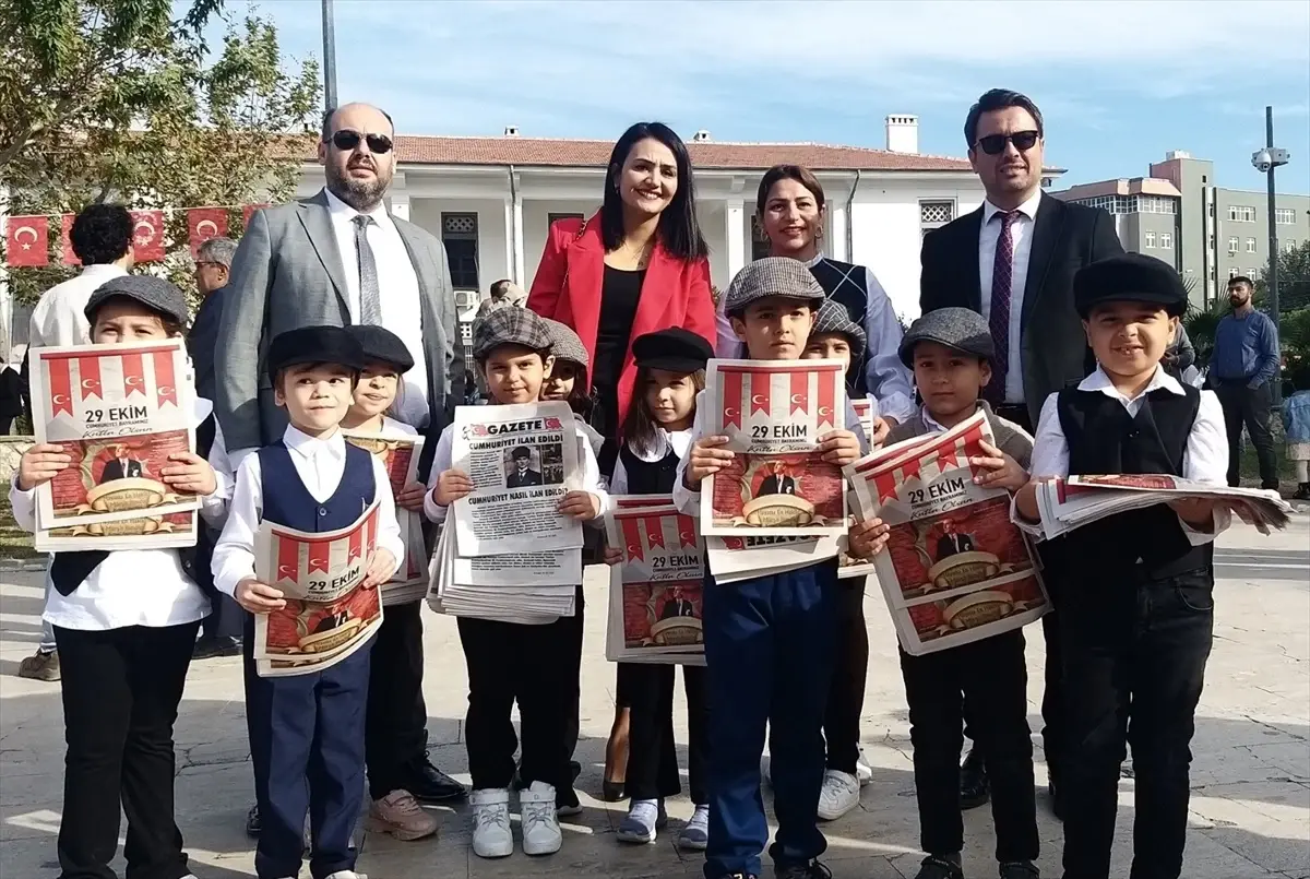 Ceyhan’da Öğrenciler Cumhuriyet’in 101. Yıldönümünü Kutladı