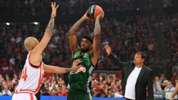Ergin Ataman’ın Panathinaikos’u derbide Olympiakos’a ilk yenilgisini yaşattı