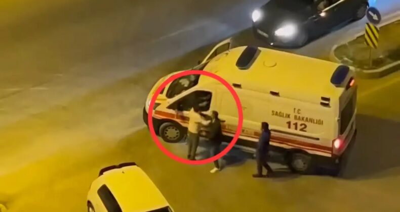Adana’da Ambulans Sürücüsüyle Tartışan Kişi Camı Yumrukladı