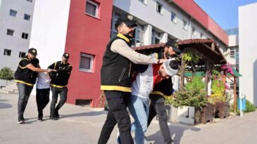 Adana’da Kebapçı Dükkanına Silahlı Saldırı: İki Şüpheli Tutuklandı